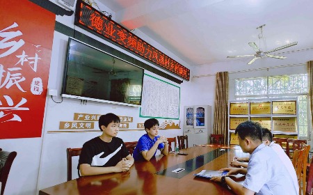 公益慈善，emc易倍·(中国)体育官方网站一直在路上